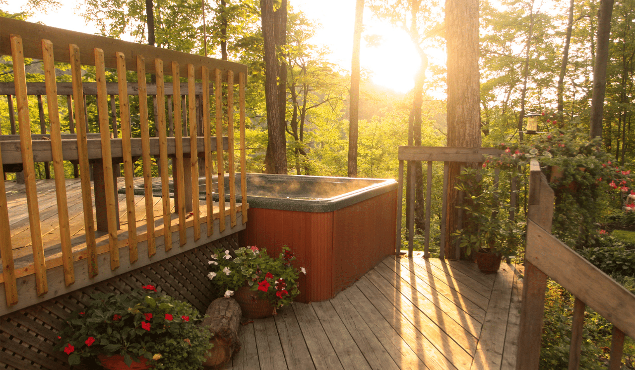 Choosing a Wooden or Plastic Hot Tub