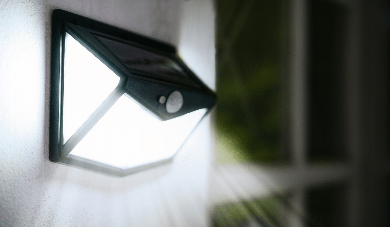 Utilising Wall Mounted Solar Lights Outside Your Home