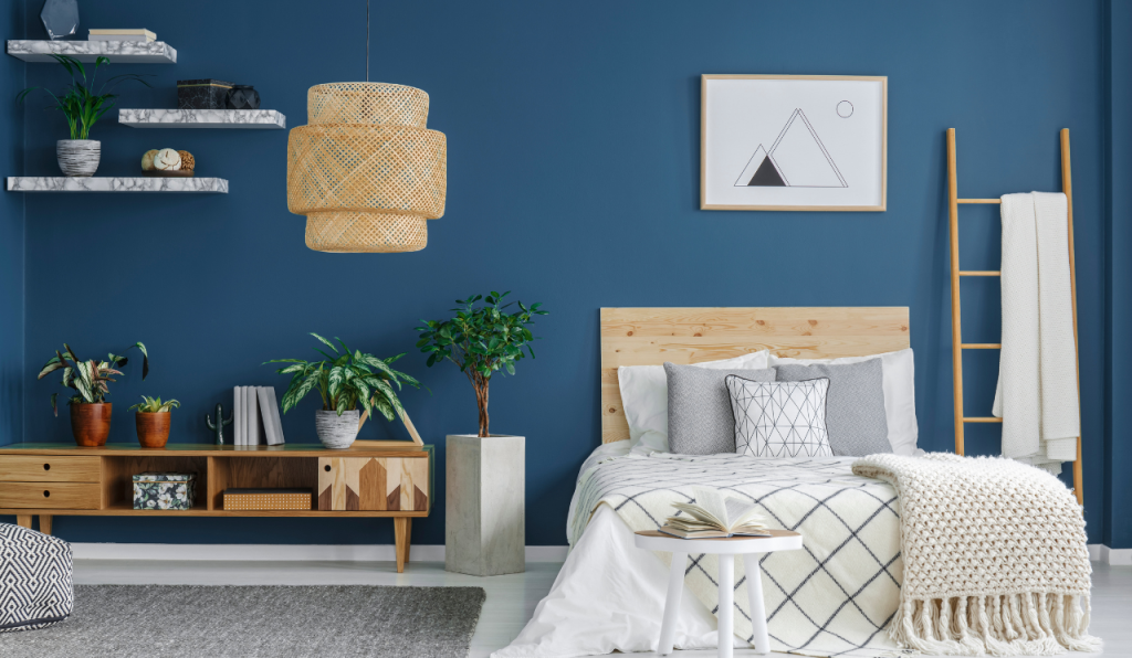 Neutral But Not Boring Paint Colour Schemes For A Guest Bedroom: Navy Blue and White